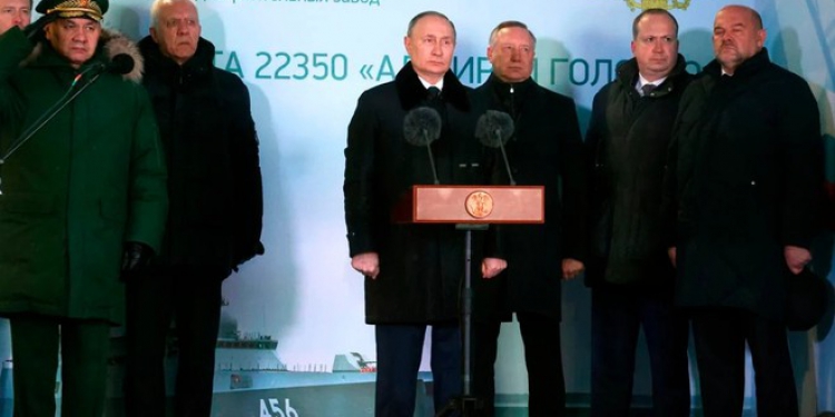 Tổng thống Nga Vladimir Putin dự lễ thượng cờ 3 tàu quân sự mới